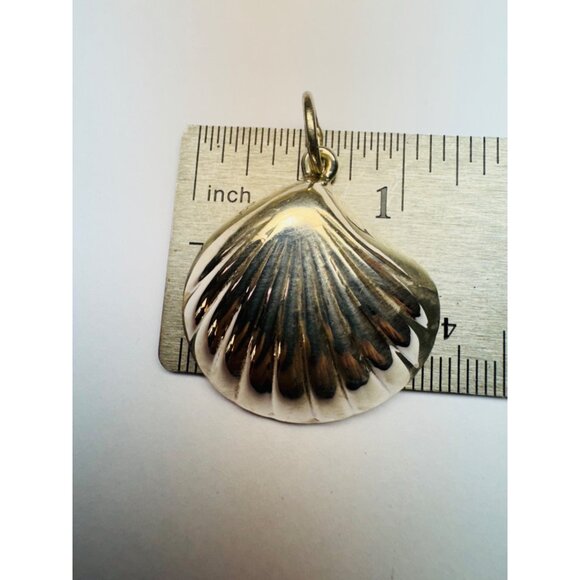 Vintage Sterling Silver 925 Hanging Ribbed Shell Pendant, Marked NF 925, 5.2g - Picture 7 of 9